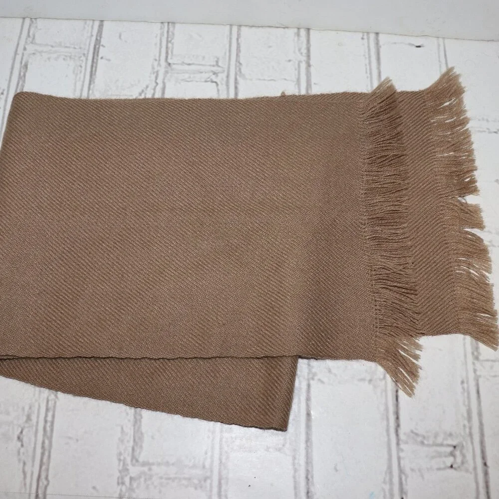 🤎 Beautiful Vintage Tan Scarf with Fringe – 48